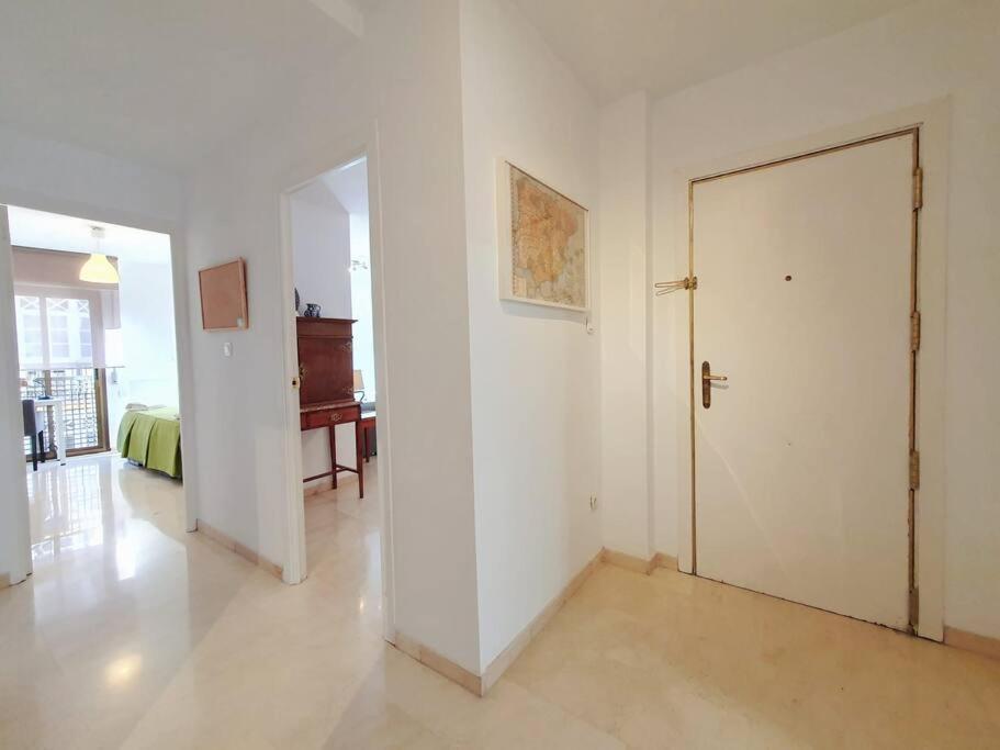 Acogedor Y Centrico Con Parking Apartment Granada Luaran gambar