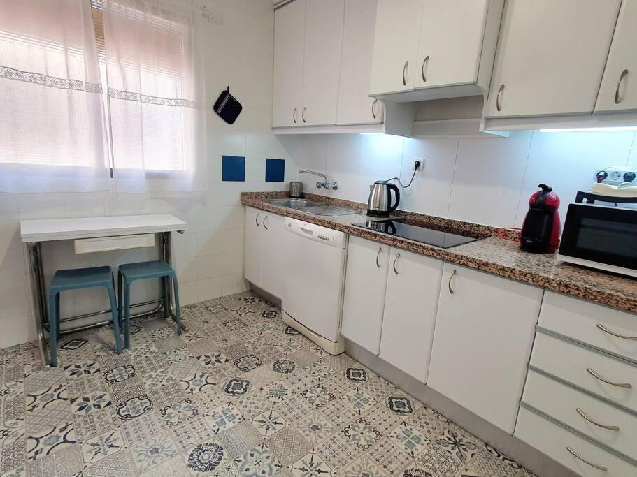 Acogedor Y Centrico Con Parking Apartment Granada Luaran gambar